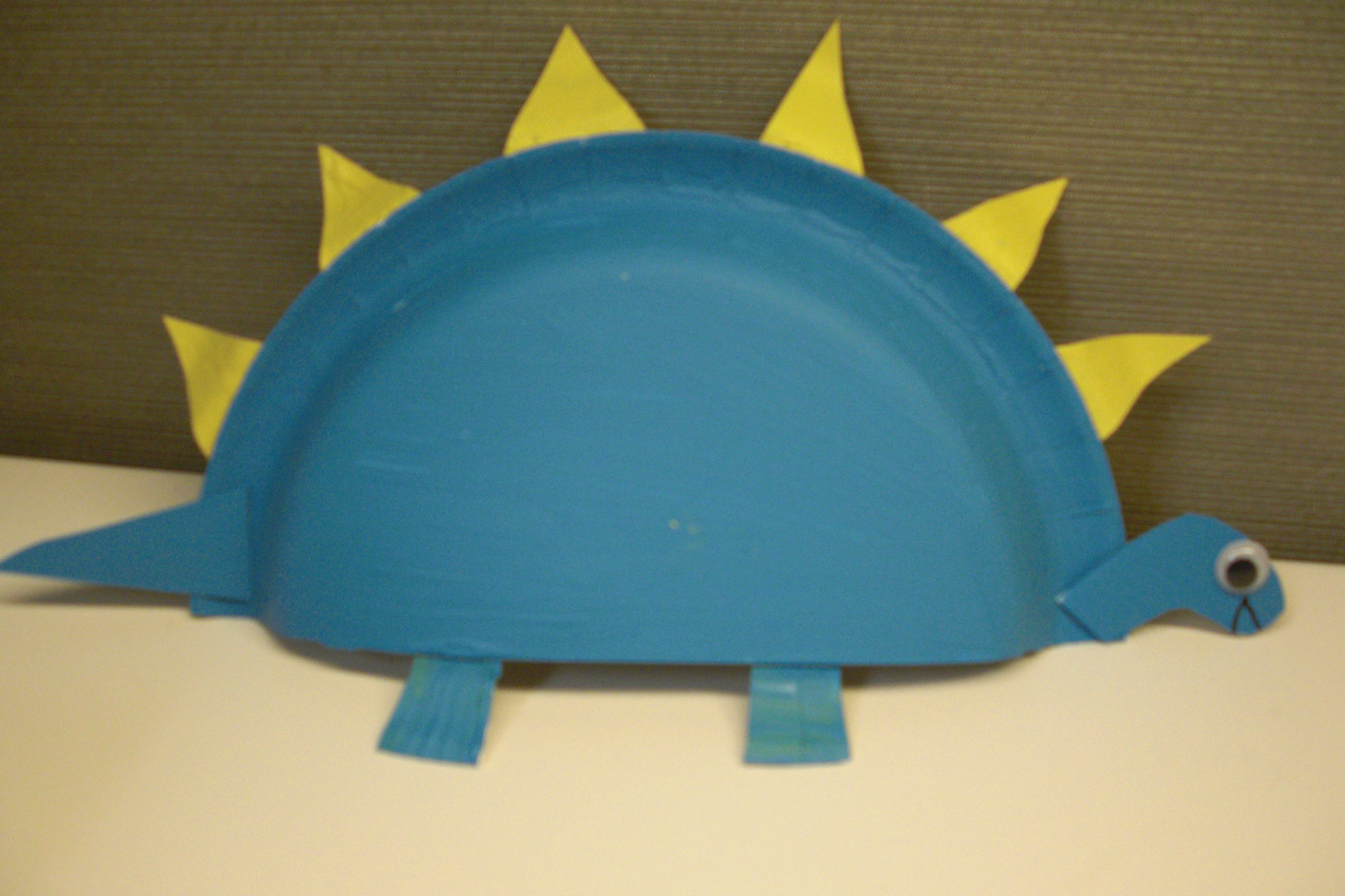 paper plate stegosaurus craft