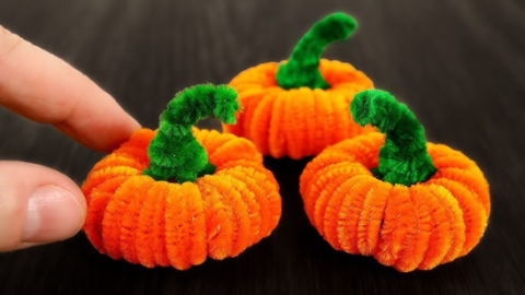 pipe cleaner pumpkins