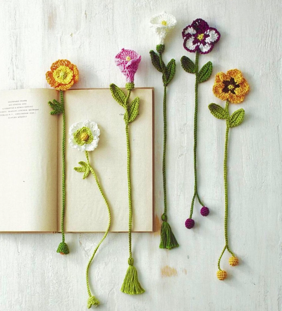 Crochet flower bookmarks